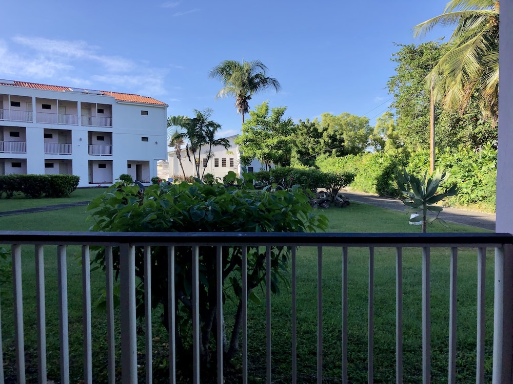 Standard Room, 1 King Bed, Garden View