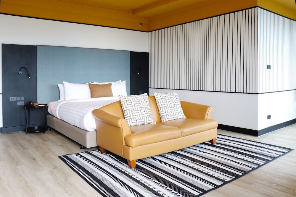 Premium Suite Room With Bathtub photo 3