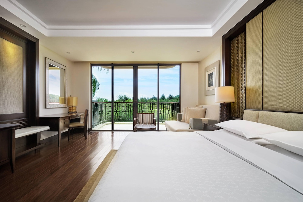 Deluxe Room, 1 King Bed, Balcony