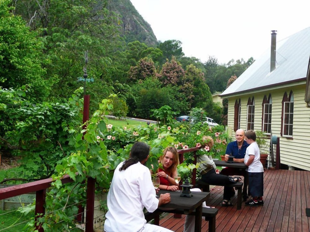 Beerwah Room photo 1