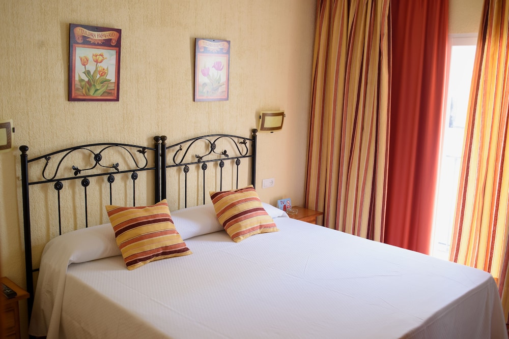 Superior Double Room, 1 King Bed, City View photo 2