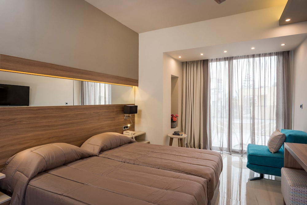 Superior Double Room, Resort View - Photo 6