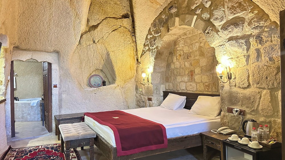 Deluxe Triple Room, Air conditioning - Photo 1