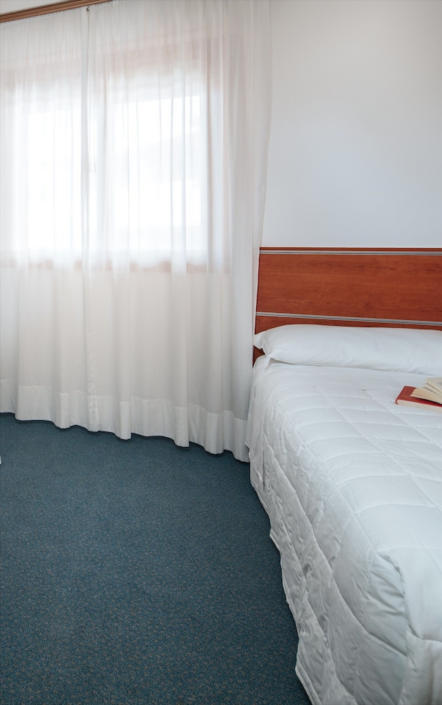 Single Room - Photo 1