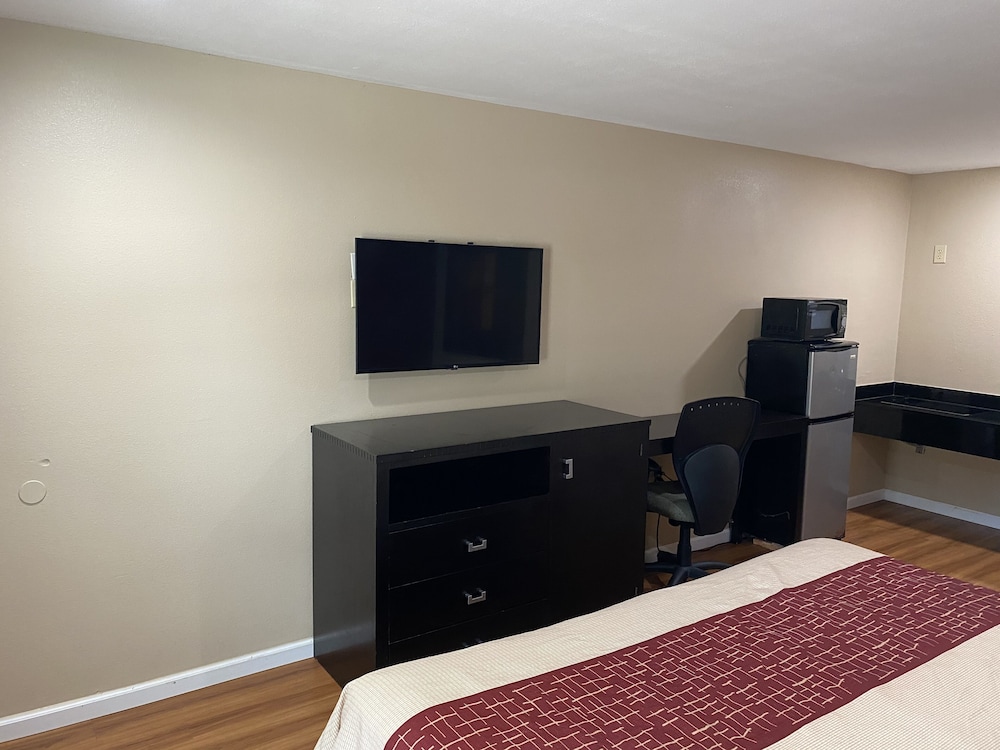 Standard Room, 1 King Bed, Non Smoking photo 1