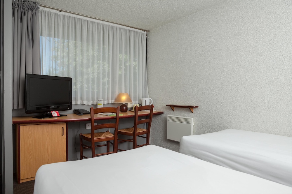 Standard Room, 2 Twin Beds - Photo 5