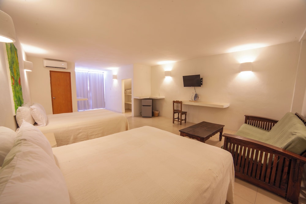 Comfort Quadruple Room, Poolside photo 1
