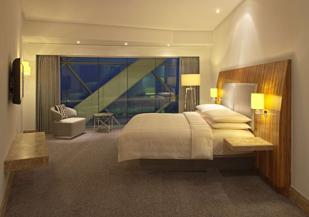 Deluxe Room, 1 King Bed photo 2
