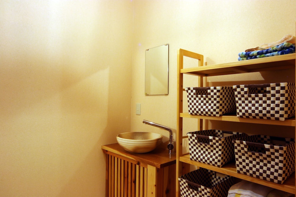 Japanese Style With Shared Bathroom, Run Of House, For 2 To 3 Guests photo 2