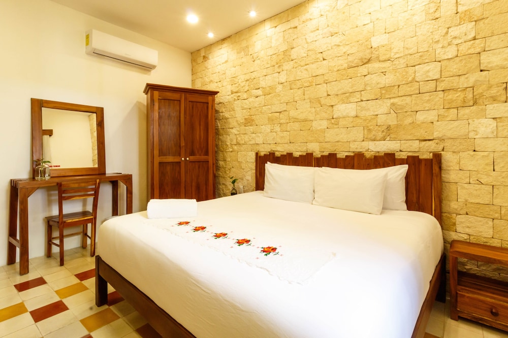 Deluxe Room, 1 King Bed, Garden View photo 3