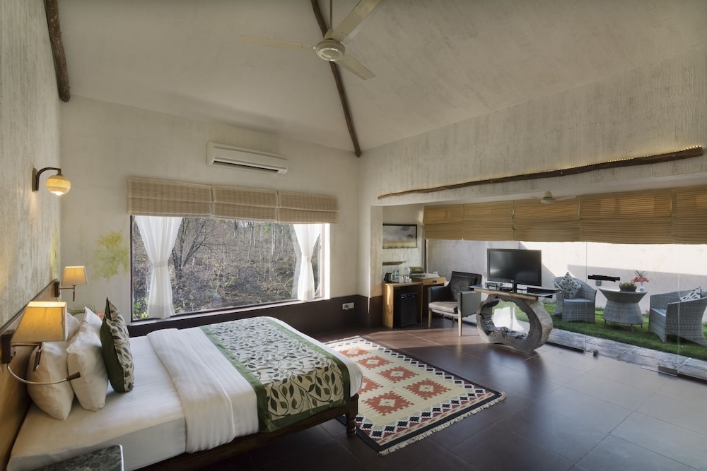 Suite, River View - Photo 4