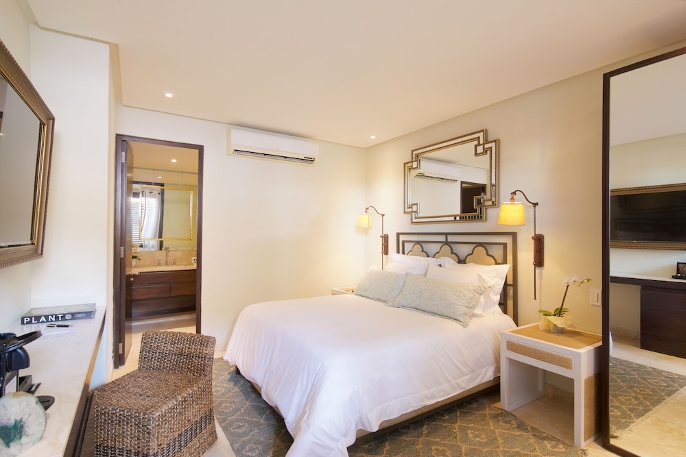 Superior Room, 1 Queen Bed, Jetted Tub photo 1