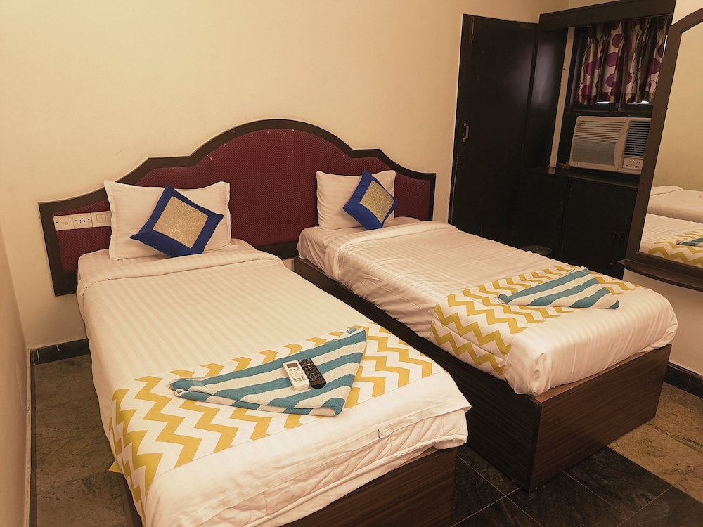 Standard Twin Room - Photo 9