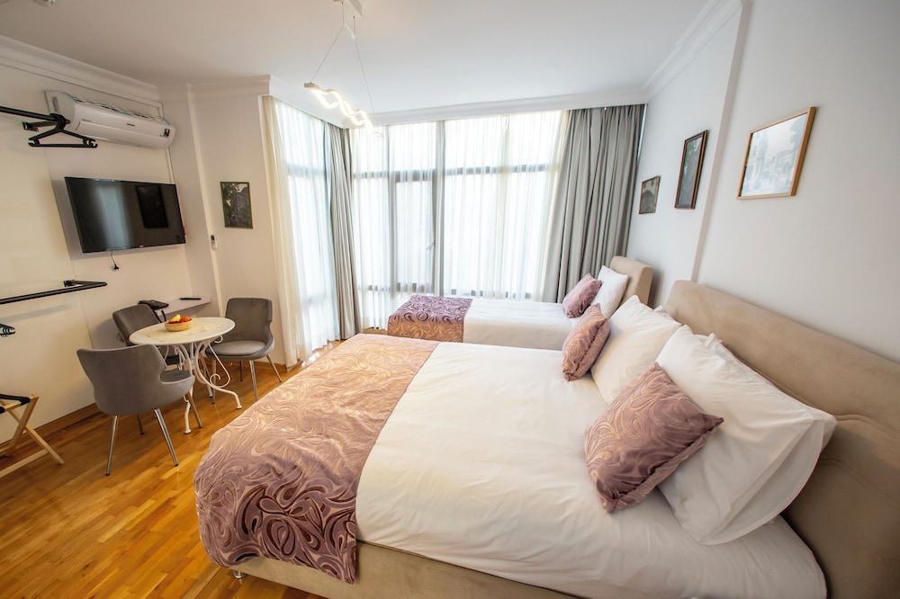 Family Triple Room, City View photo 3