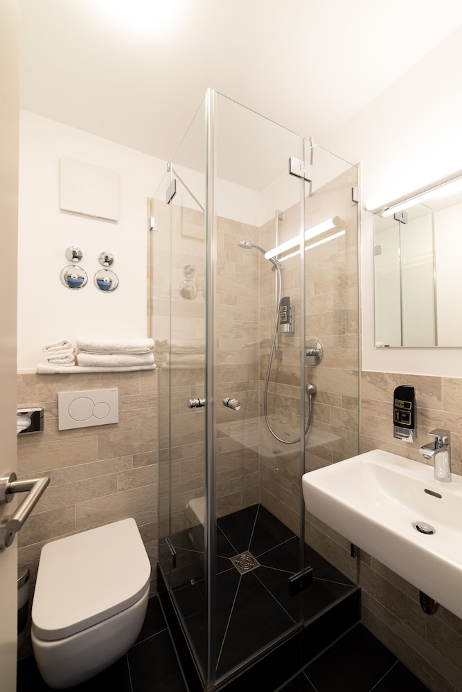 Classic Double Room, Non Smoking (201-301-401) - Photo 6