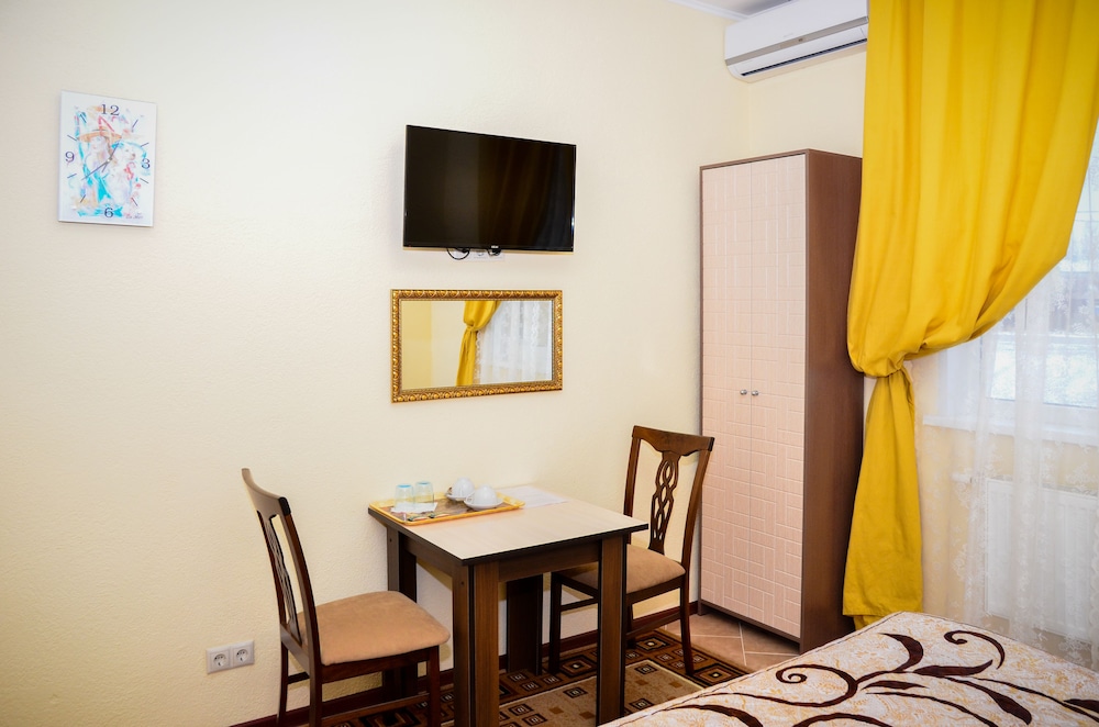 Comfort Double Or Twin Room, Private Bathroom, Courtyard View photo 3