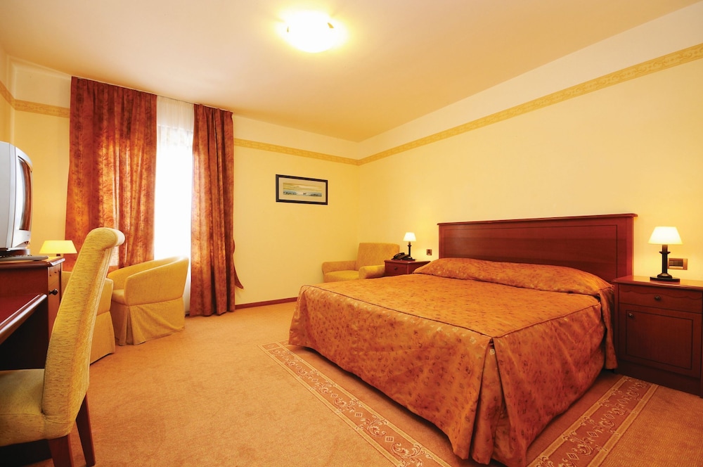 Comfort Double or Twin Room, 1 Bedroom, Non Smoking, Partial Ocean View (with Twin Bed) photo 2