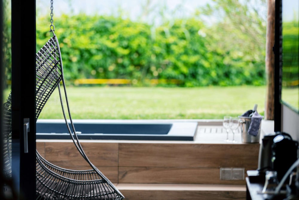 Superior Room, Garden Level, Outdoor Jetted Tub