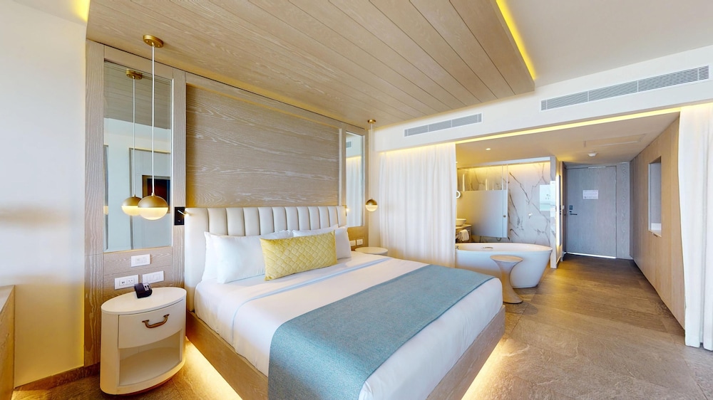 Deluxe Suite photo 2