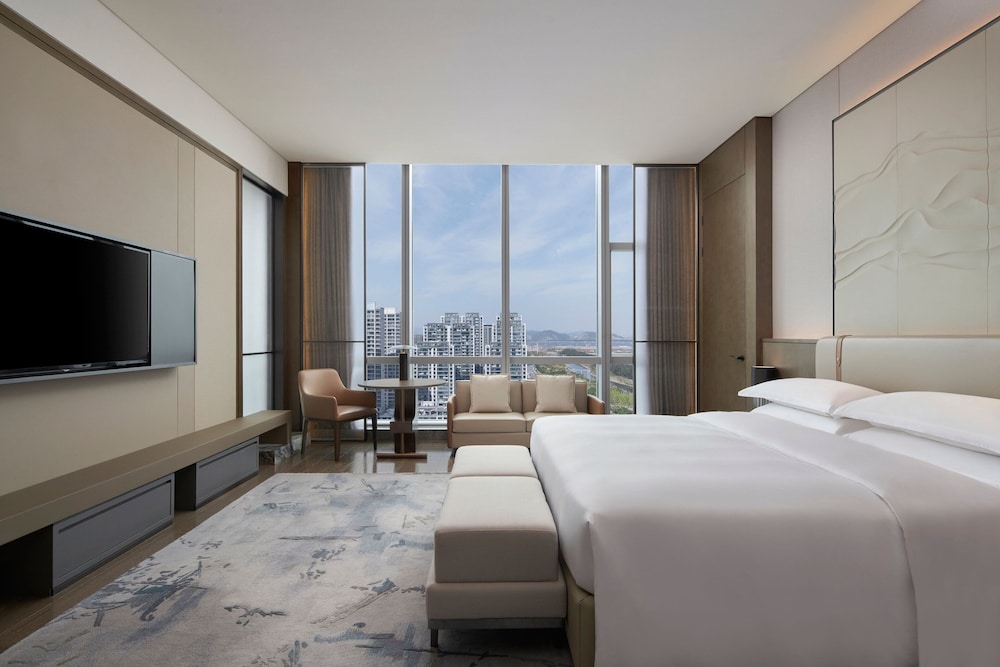 Suite, 1 King Bed, City View - Photo 5