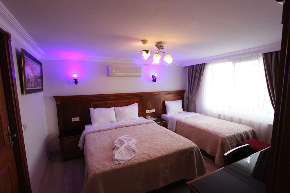 Family Quadruple Room photo 3