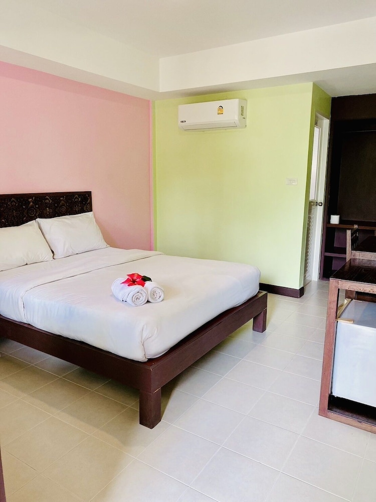 Economy Double Room - Photo 17