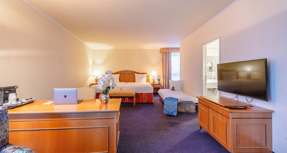 Junior Twin Room - Photo 1
