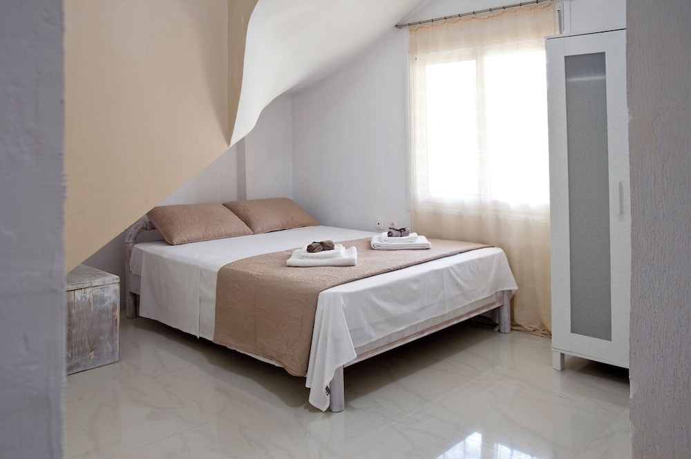 Suite, Garden Area