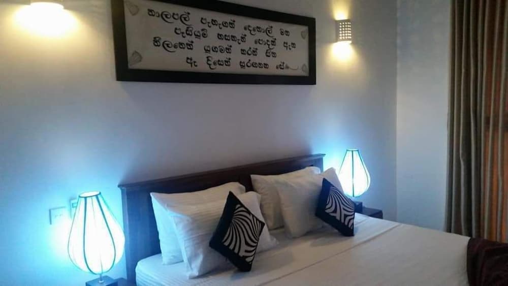 Deluxe Double Room, 1 King Bed, Lake View, Lakeside photo 2