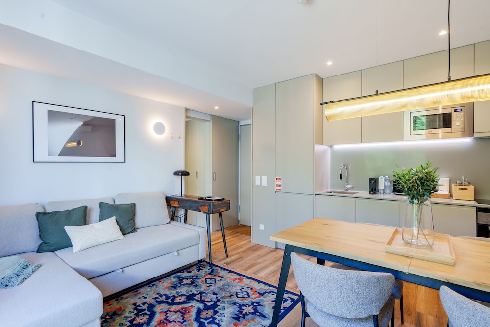 City Apartment - Photo 9