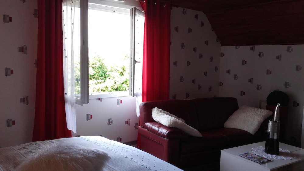 Deluxe Room, Accessible, Non Smoking (Roll-in Shower) - Photo 2