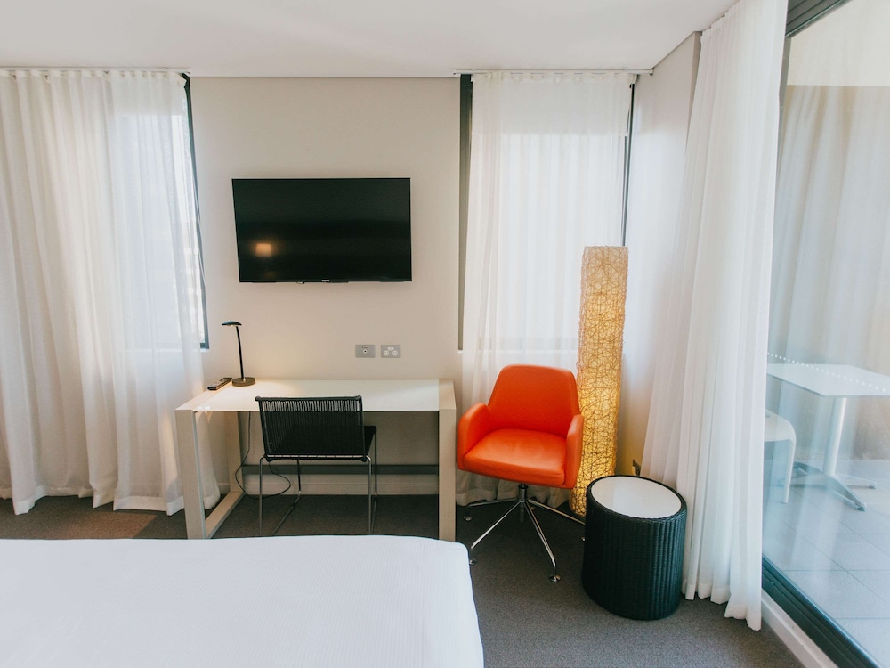 Superior Room, 1 King Bed, Balcony - Photo 4