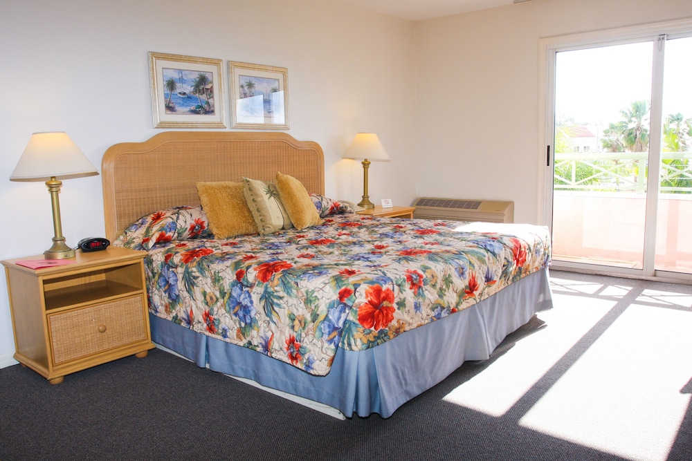 Standard Room 2 Double Beds - Photo 2