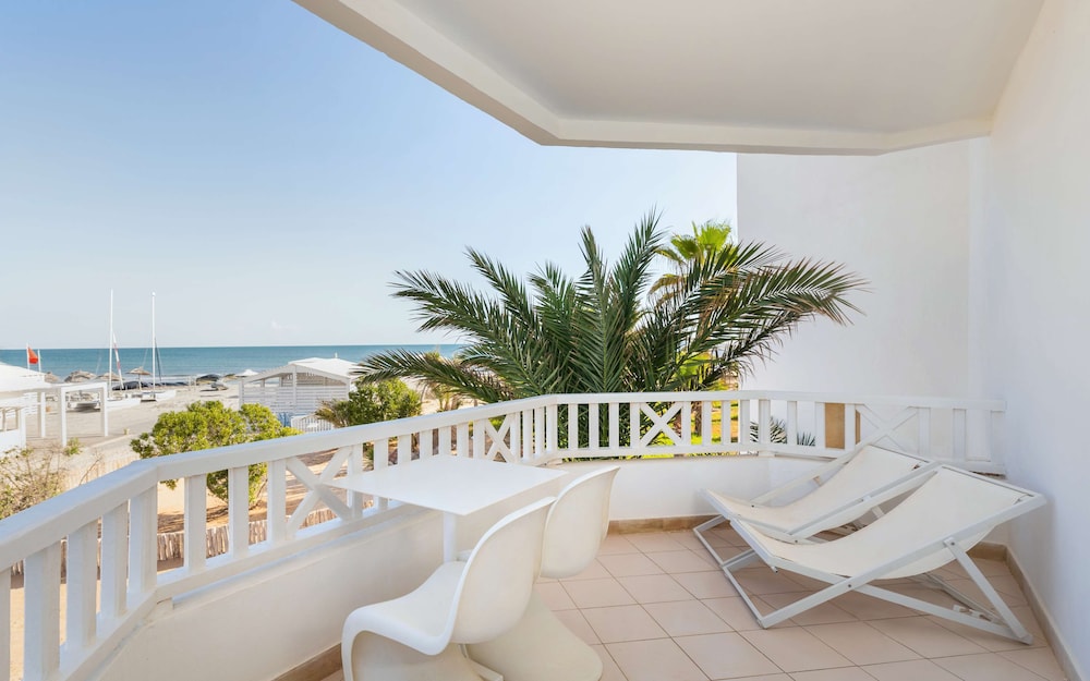 Premium Room, Balcony - Photo 7