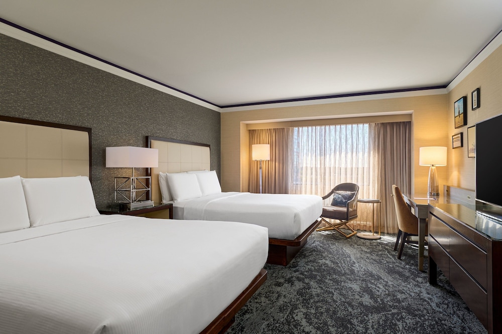 Room, 2 Queen Beds - Photo 8