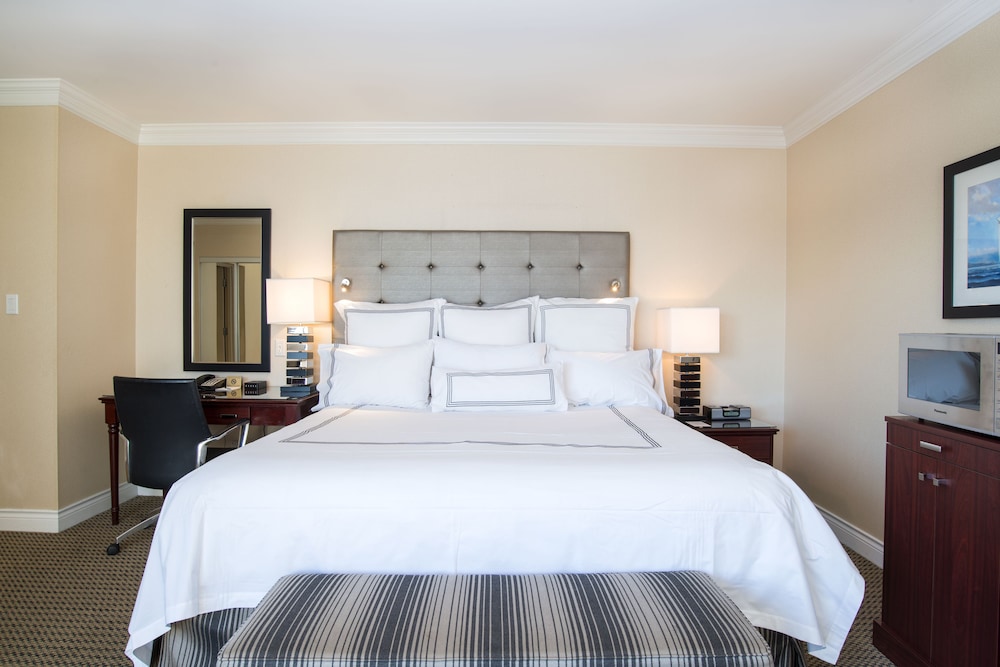 Superior Waterfront Room