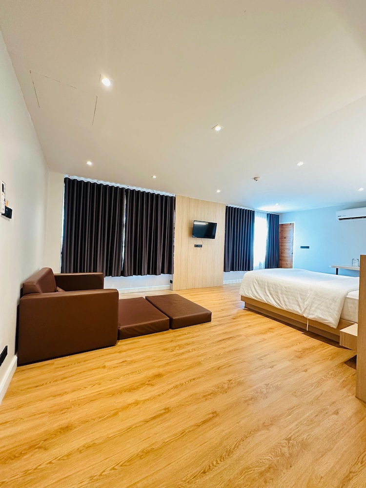 Family Triple Room, City View