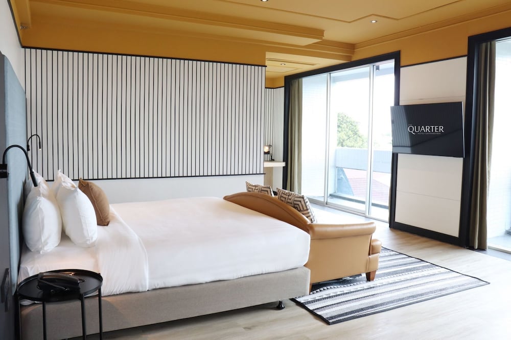Premium Suite Room With Bathtub photo 2