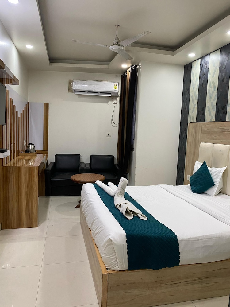 Deluxe Double Room, City View