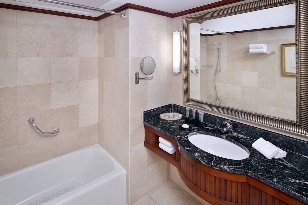 Executive Suite, 1 Bedroom - Photo 6