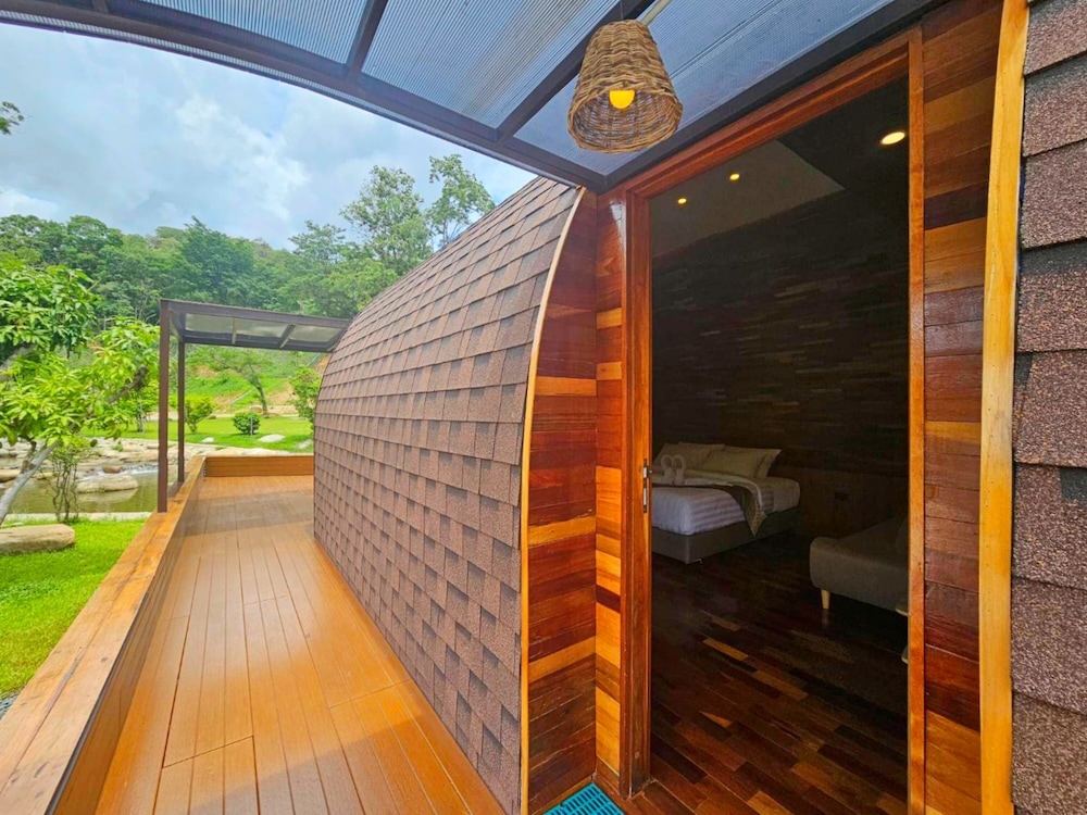 Executive Room, Balcony, River View - Photo 9