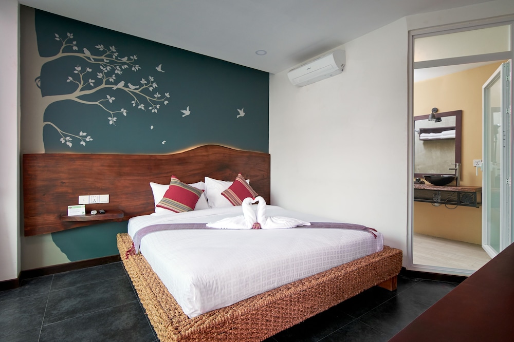 Premium Double Room, 1 Double Bed, City View, Corner photo 2
