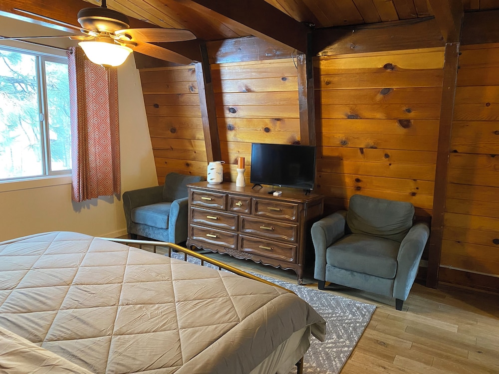 Cabin, Multiple Beds, Patio, Mountain View photo 1