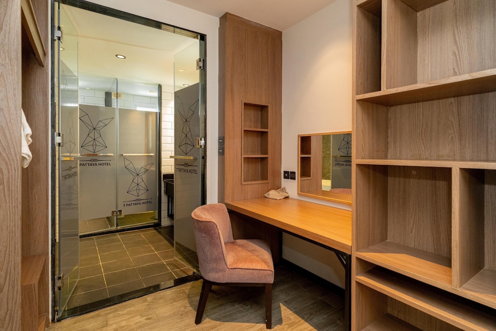 Family Suite, Multiple Beds, Balcony, City View