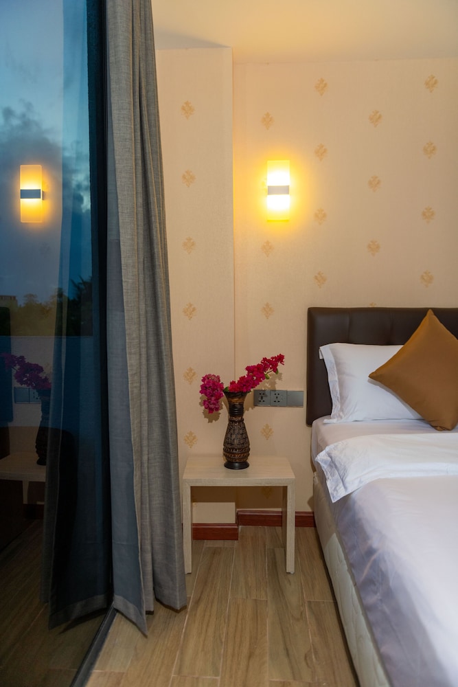Deluxe Double Room - Photo 13