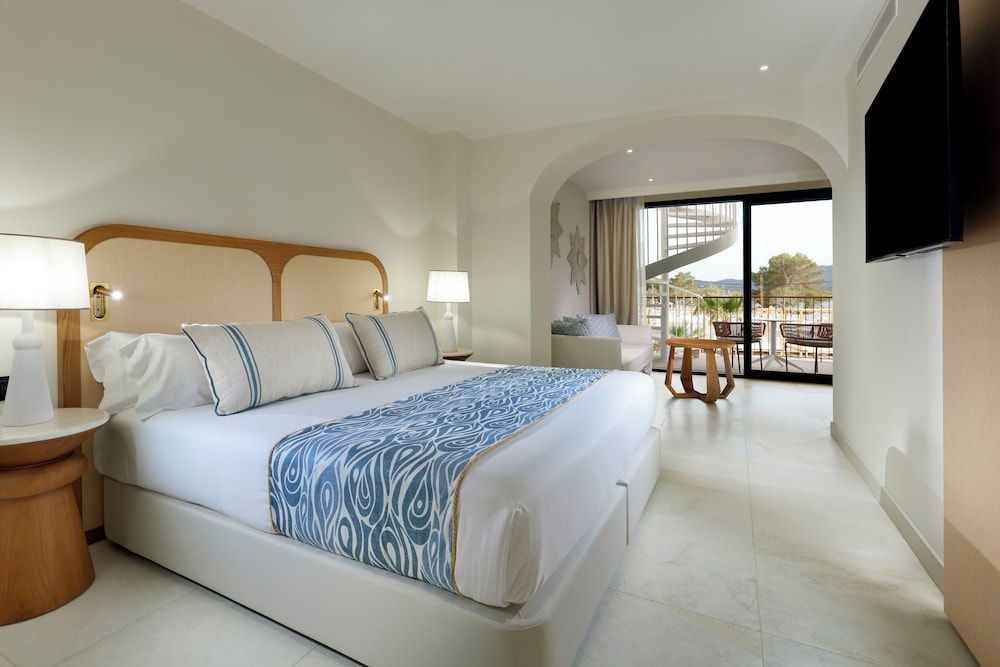 Junior Suite, Terrace (Signature Level, Rooftop Jacuzzi) - Club Access Included