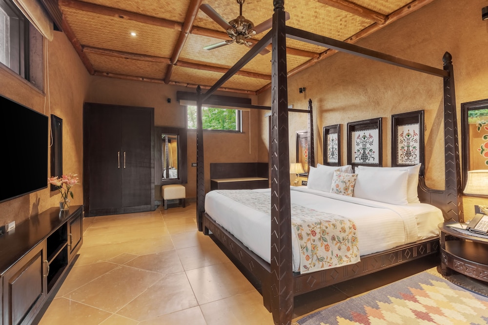 Legacy Suite with Hot Tub - Photo 4