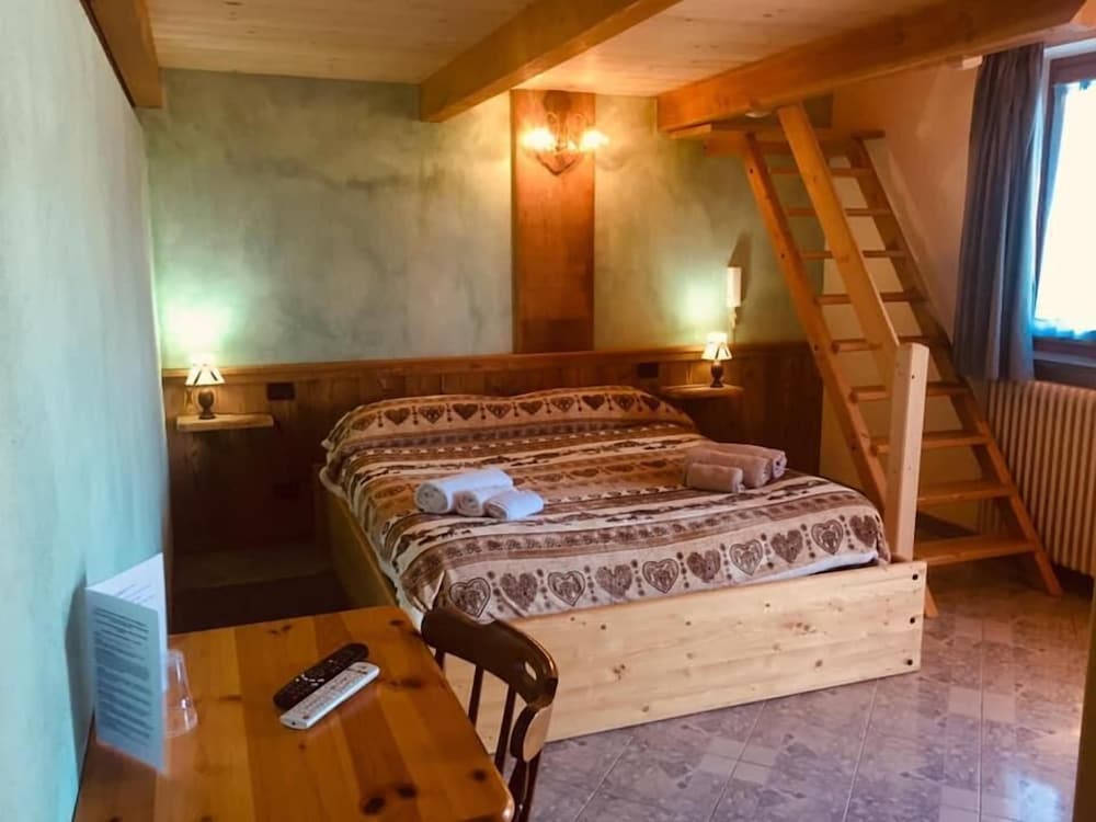 Family Triple Room, 2 Bedrooms, Private Bathroom, Mountainside photo 1