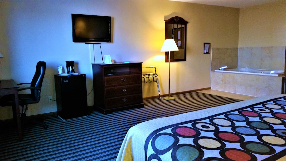 Suite, 1 King Bed, Jetted Tub - Photo 3