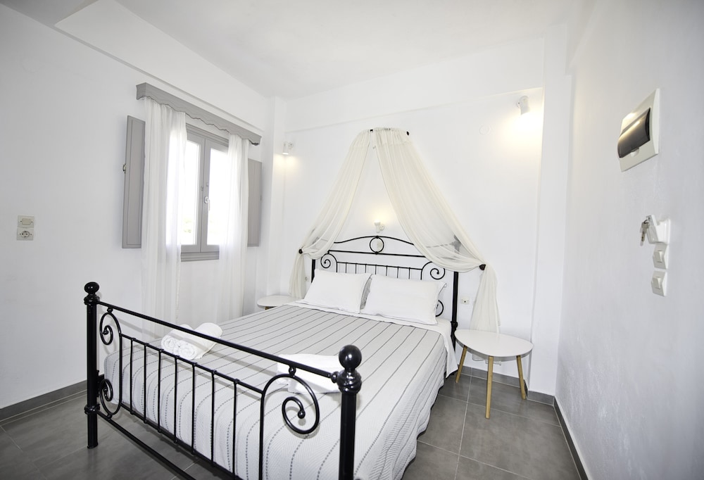 Double or Twin Room - Photo 8